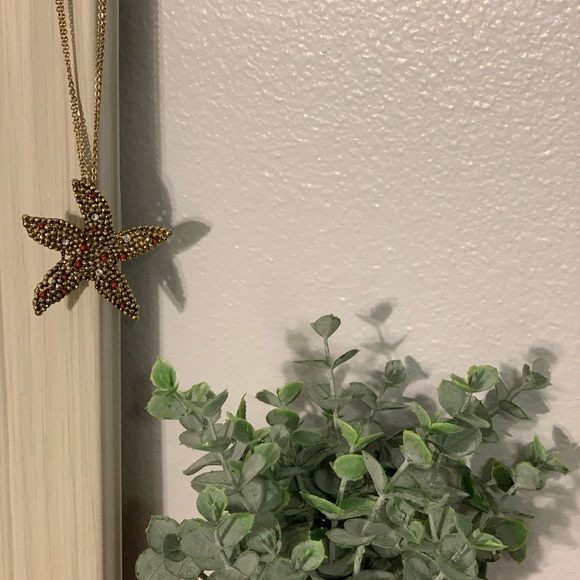 Vintage Gold-tone Bedazzled Starfish Long Pendant Necklace - Picture 11 of 12